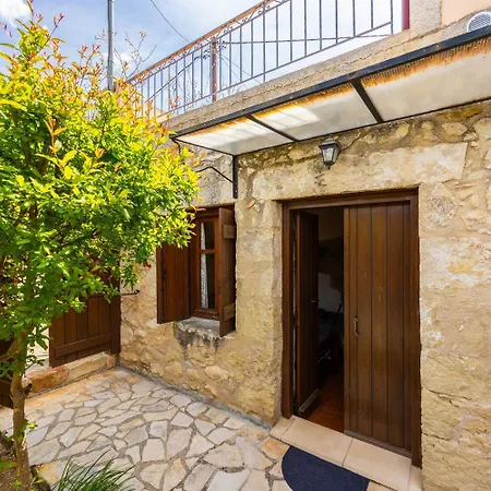 Kourkoulios Villa *
